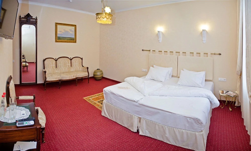 Bristol Hotel