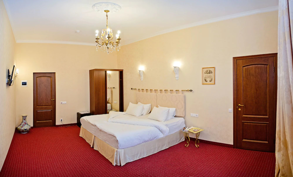 Bristol Hotel