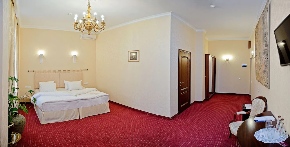 Bristol Hotel