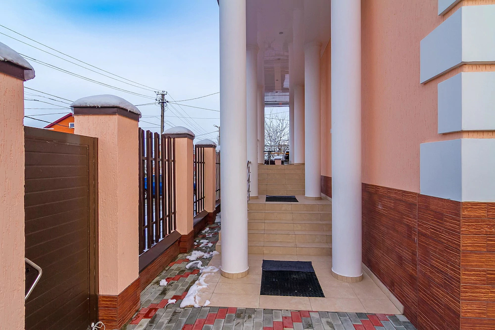 Hotel Abazhur