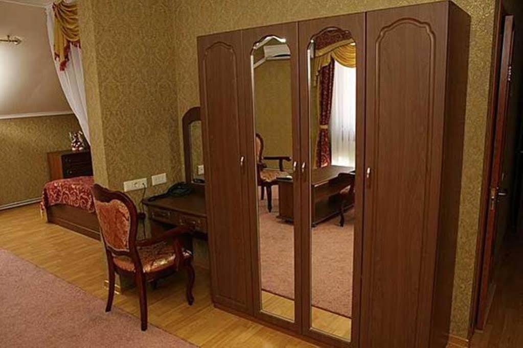 Hotel Iron
