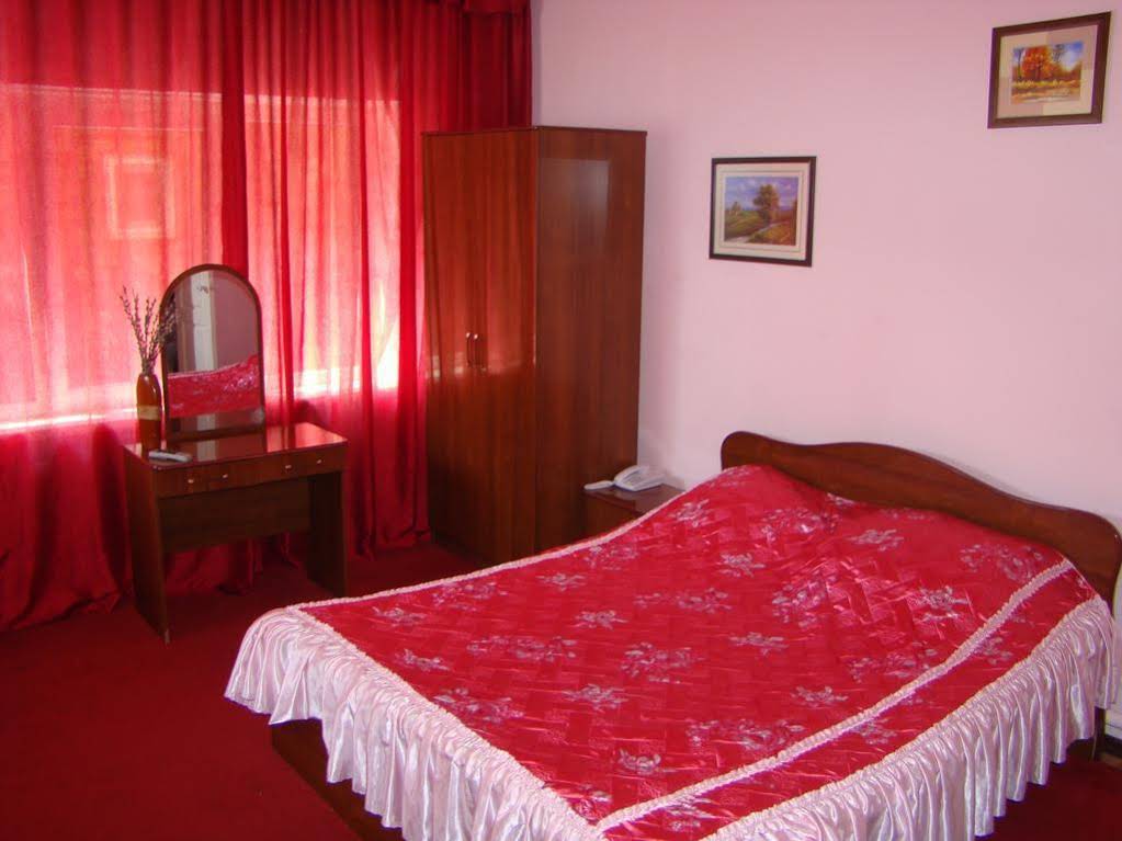 Hotel Iron