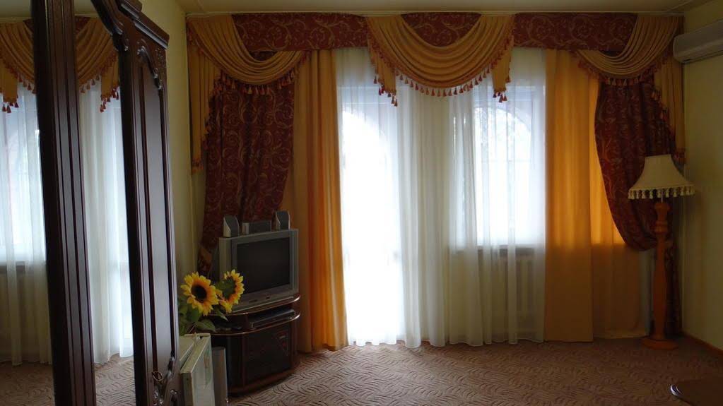 Hotel Iron
