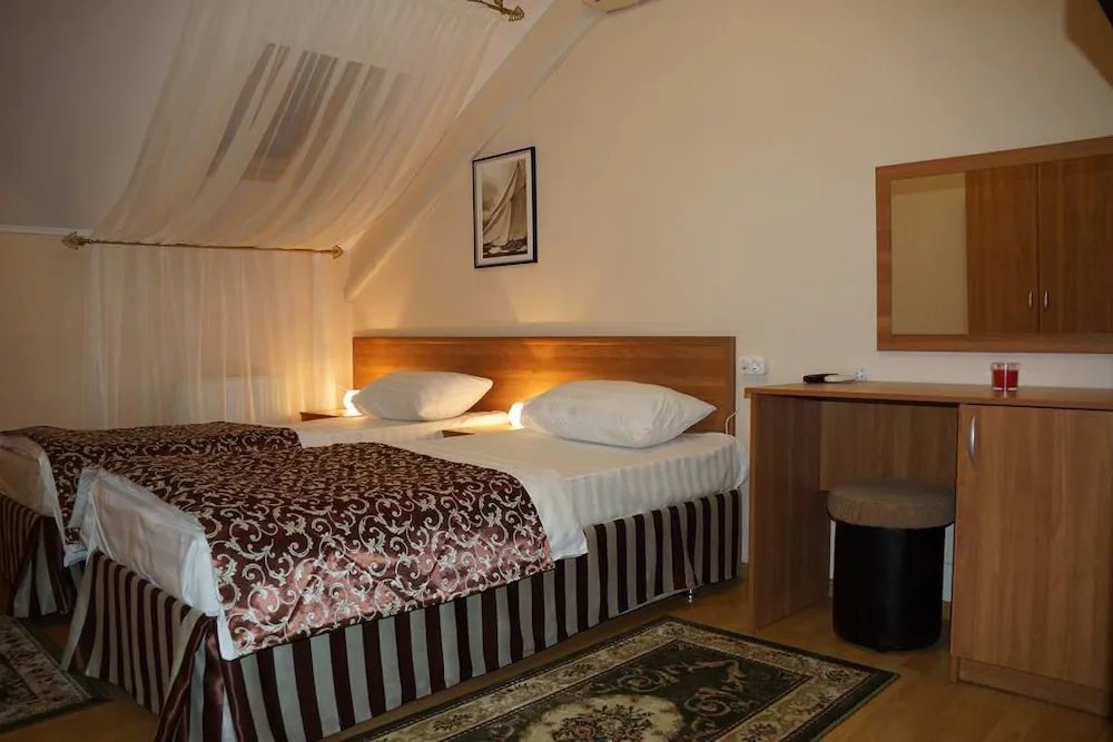 Iris Hotel