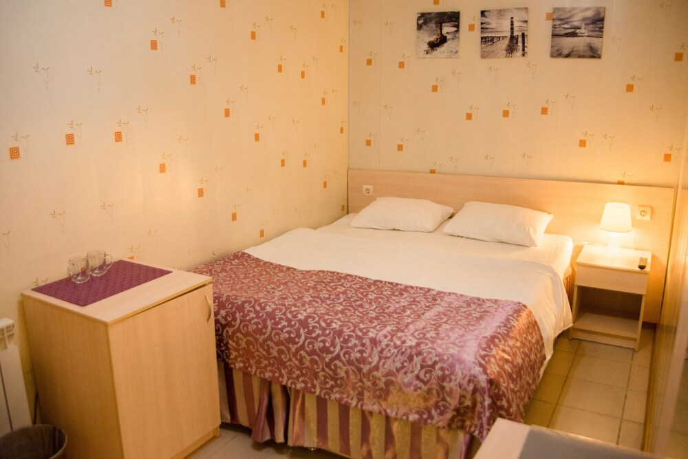 Iris Hotel
