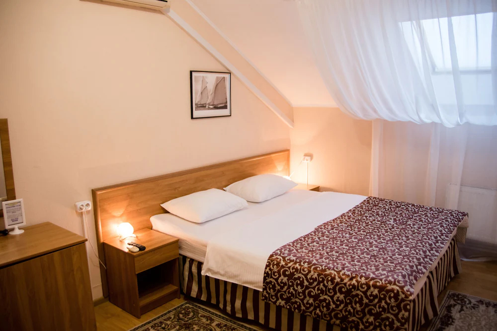 Iris Hotel
