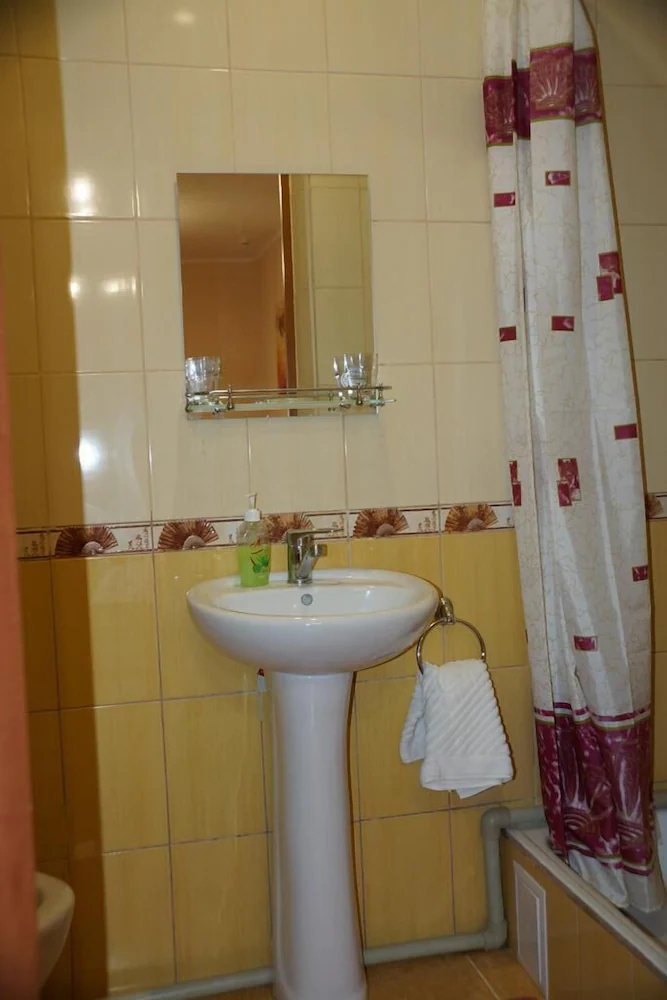 Iris Hotel