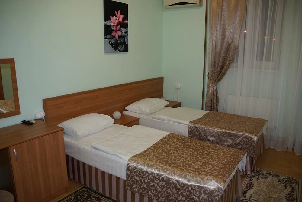 Iris Hotel