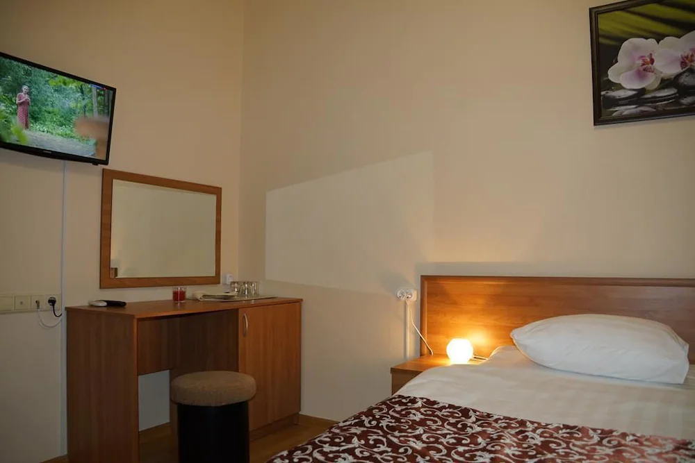 Iris Hotel