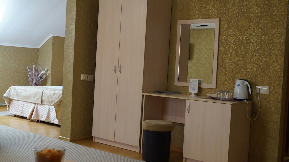 Iris Hotel