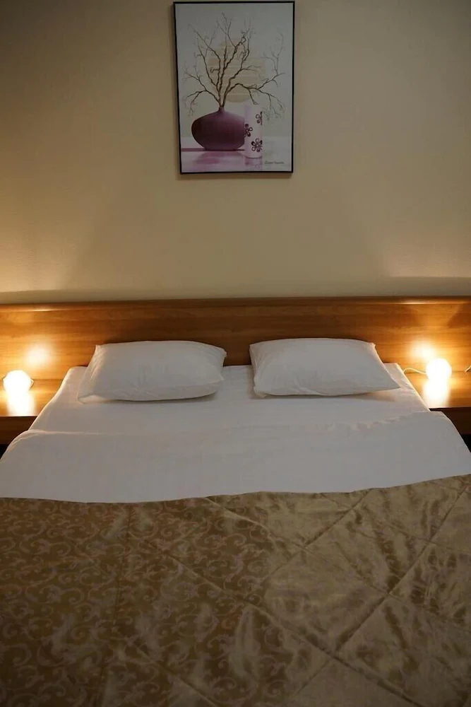 Iris Hotel