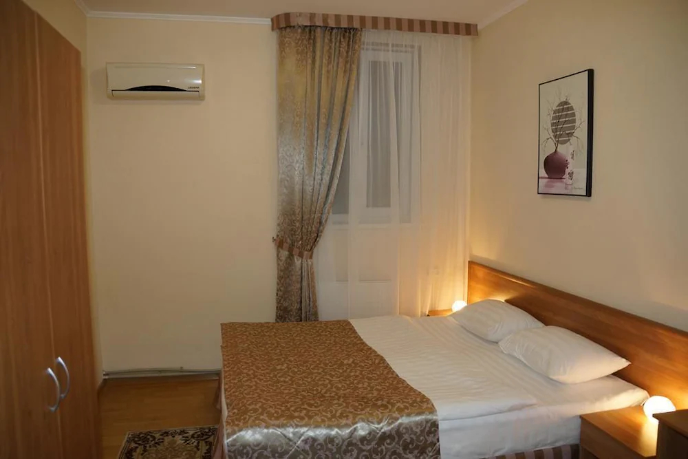Iris Hotel