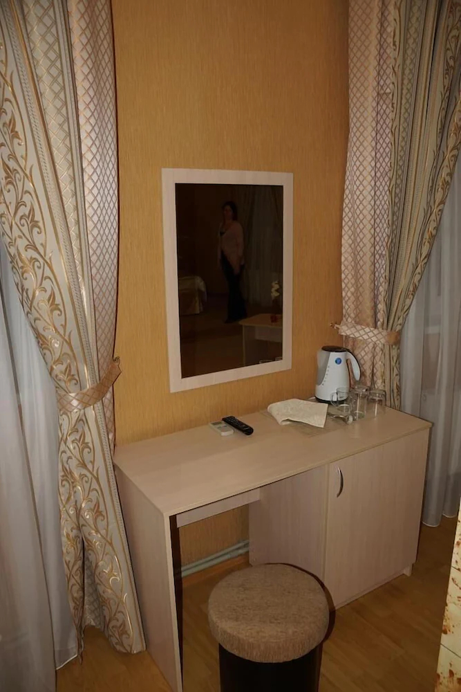 Iris Hotel
