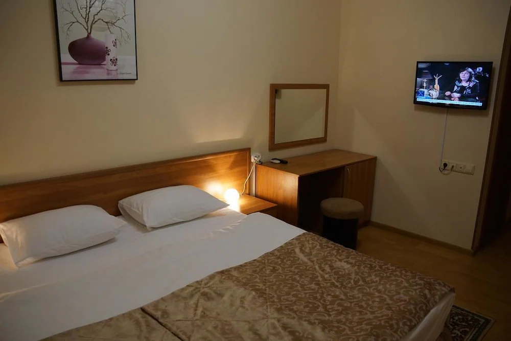 Iris Hotel