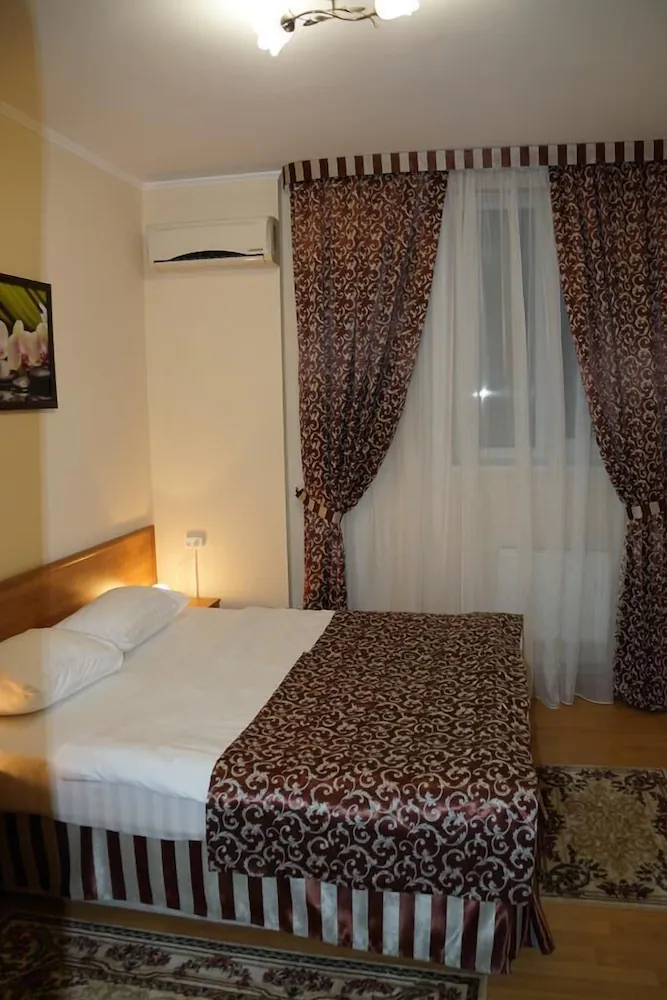 Iris Hotel