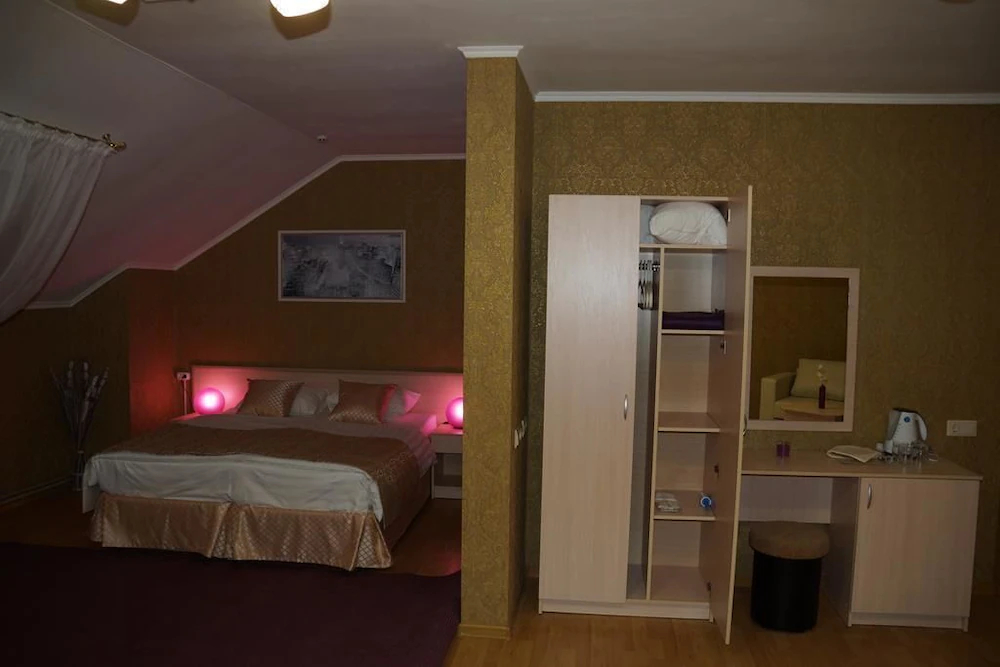 Iris Hotel