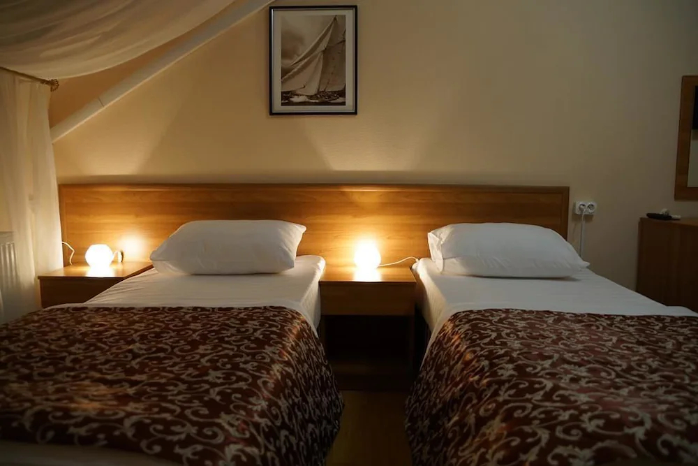 Iris Hotel