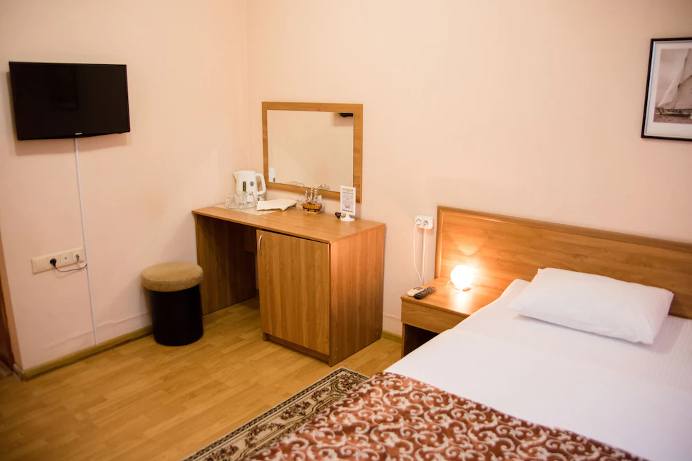 Iris Hotel