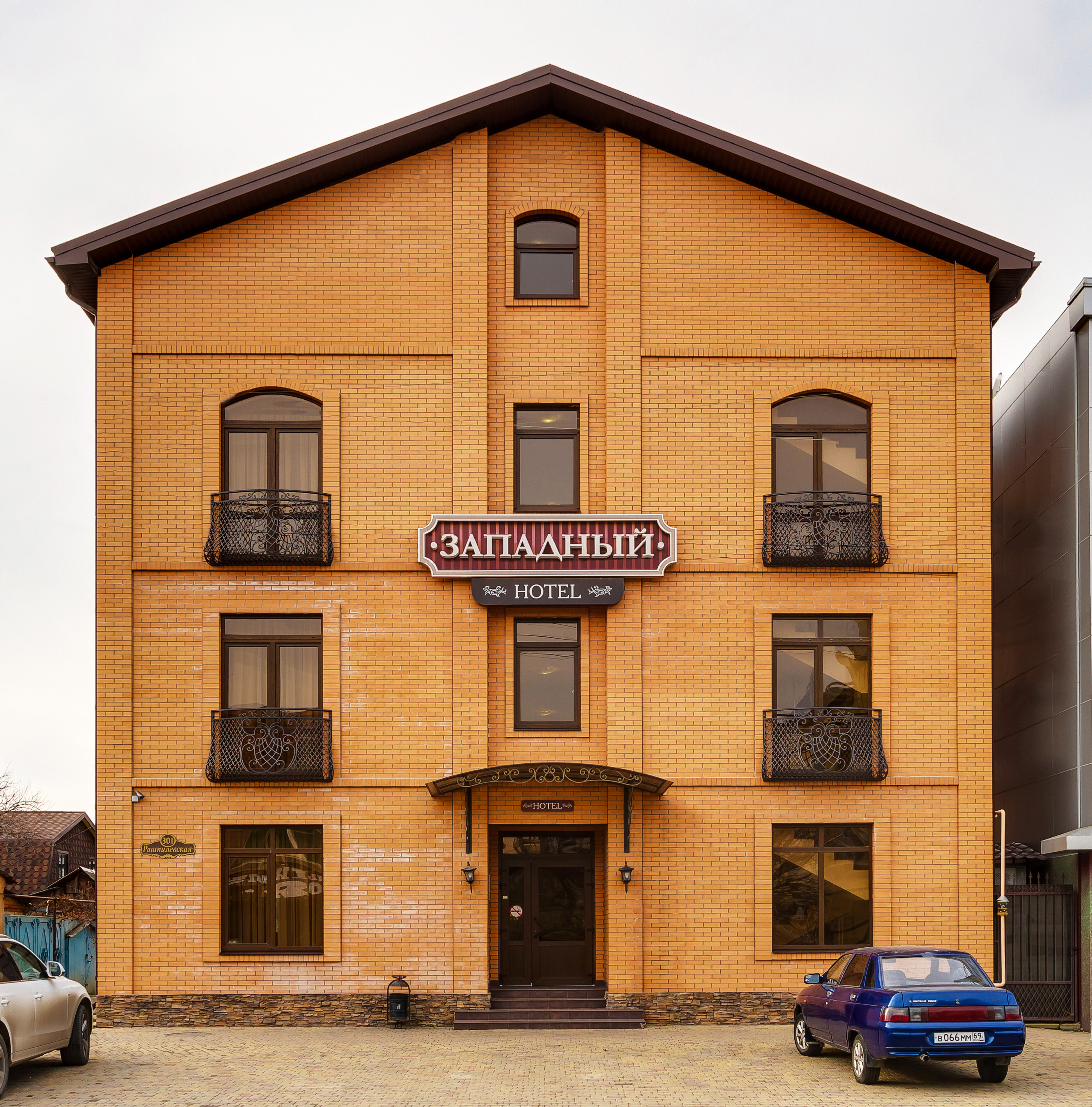 Zapadniy