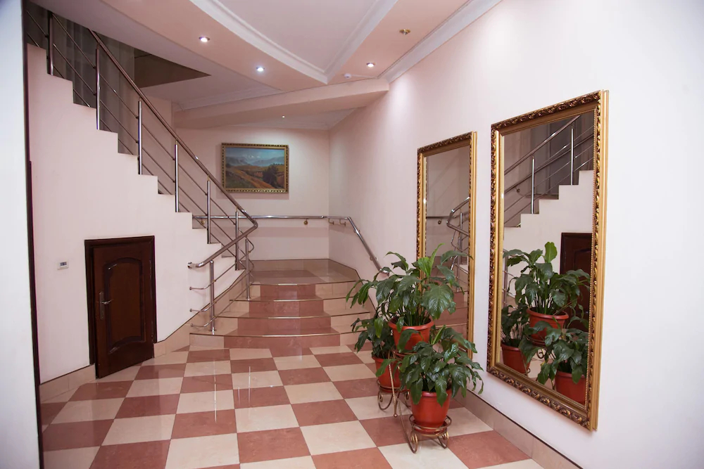 Tarkho Hotel