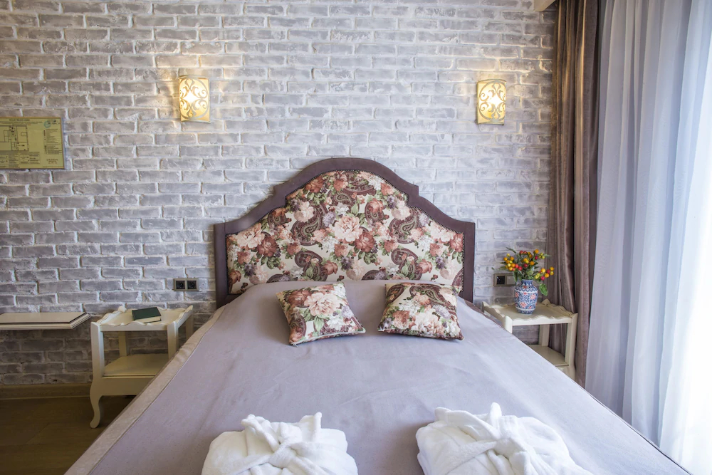 Chestniy Chekhov Hotel