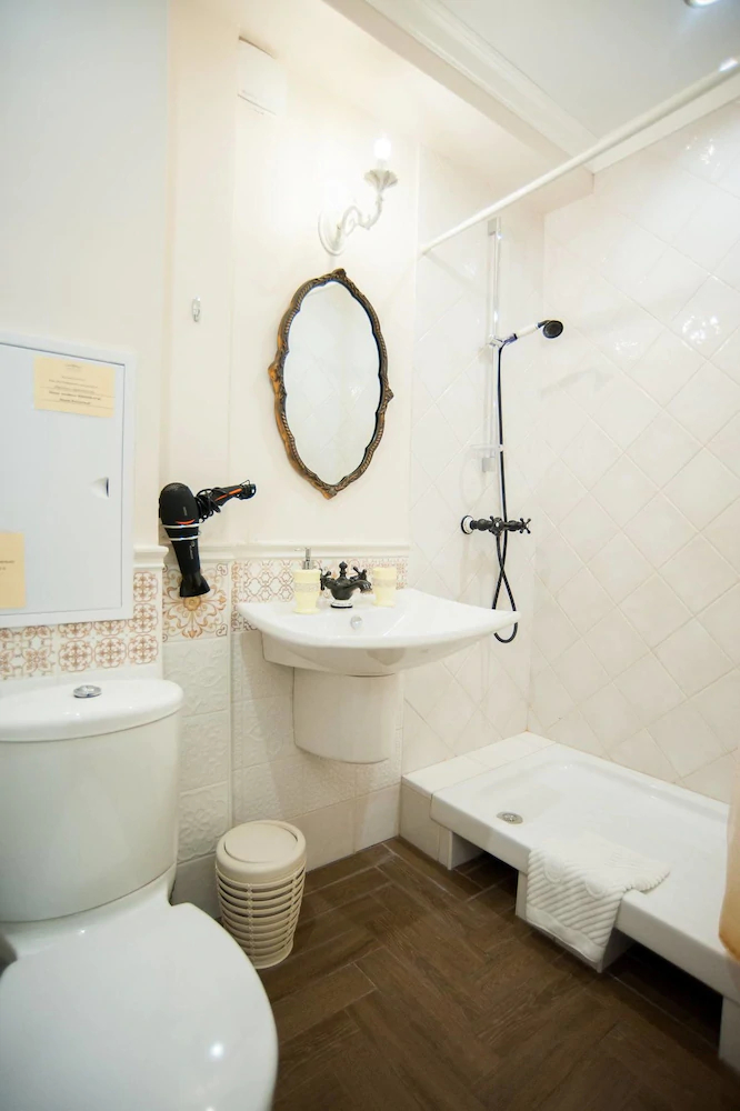 Chestniy Chekhov Hotel