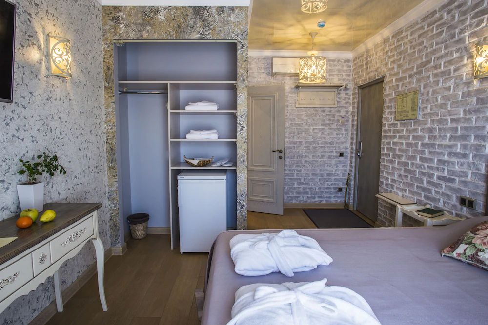 Chestniy Chekhov Hotel