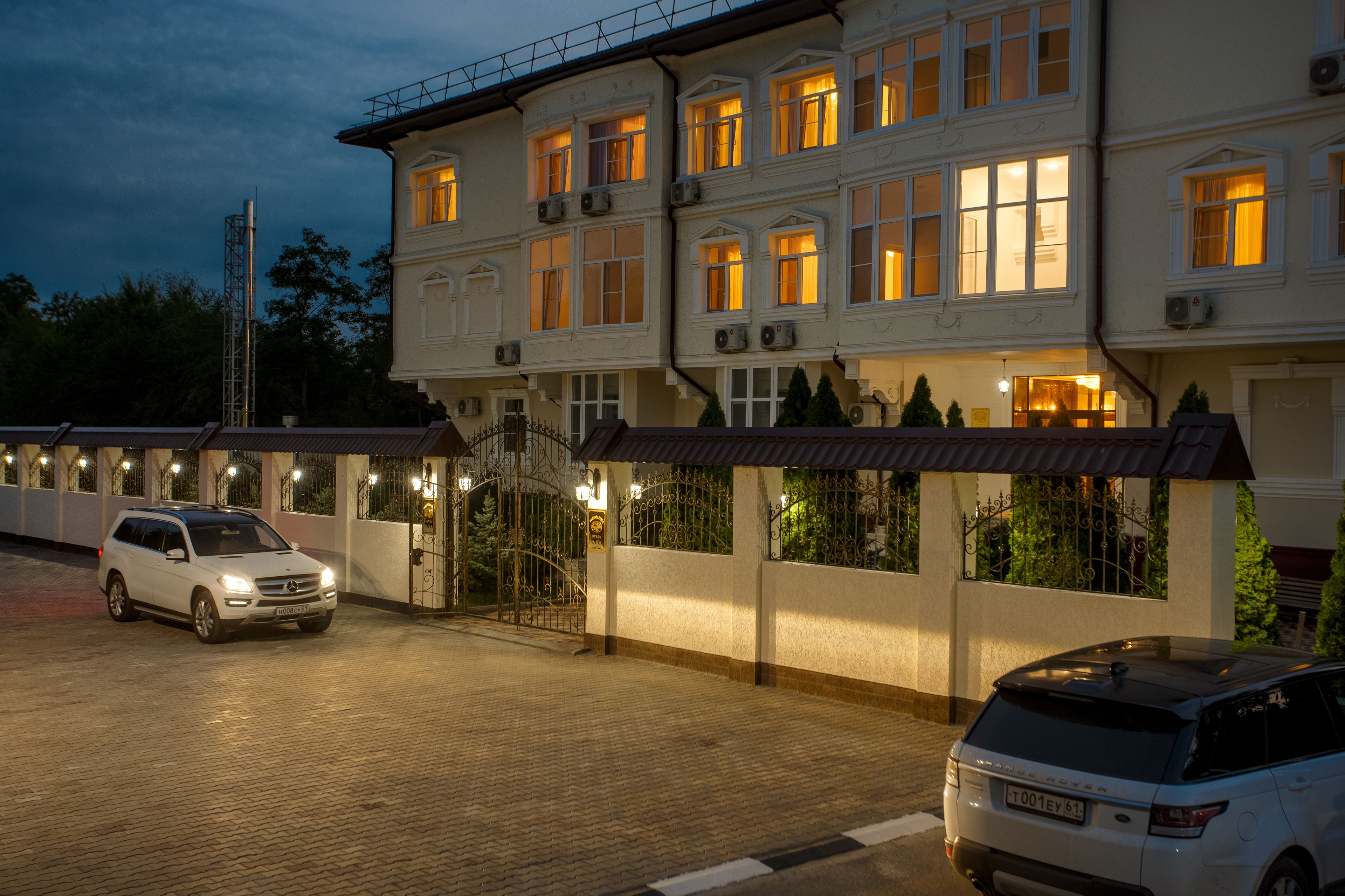 Goluboe Ozero Hotel
