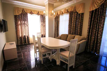 Goluboe Ozero Hotel
