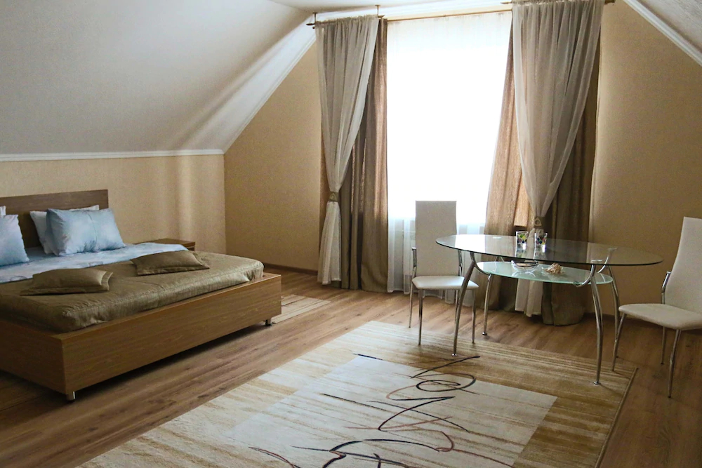 Meridian-Yug Hotel