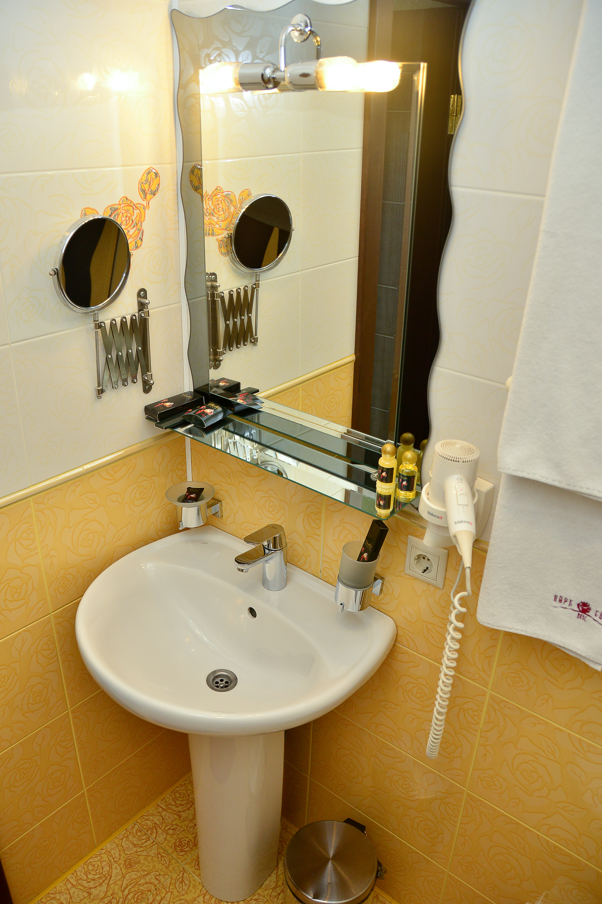 City Rose Hotel