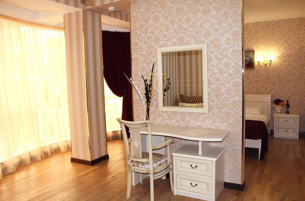Golden House Hotel