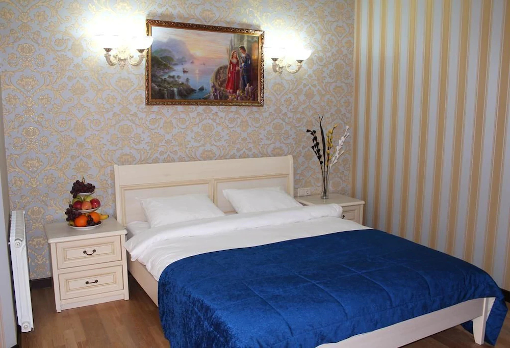 Golden House Hotel