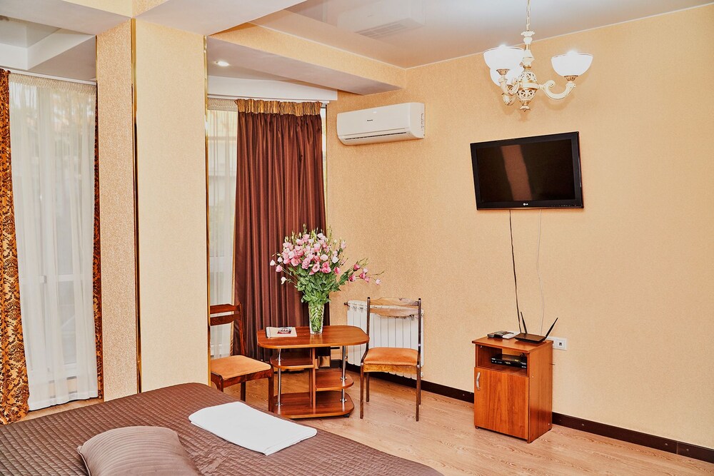 Golden House Hotel