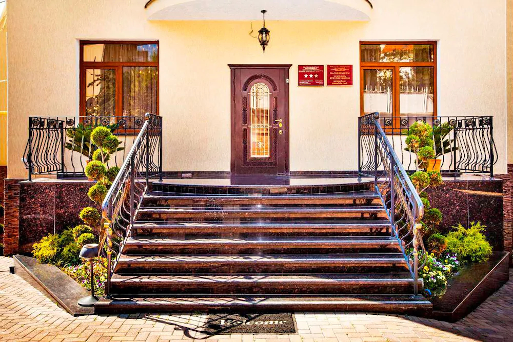 Golden House Hotel