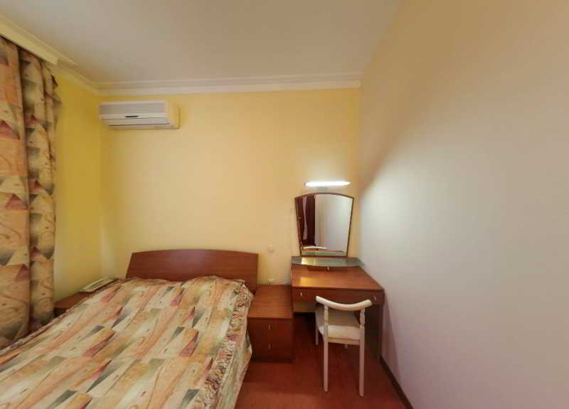 Ekodom Yanais Hotel