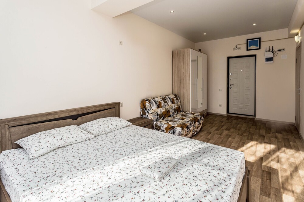 Mnogo Morya Apartaments