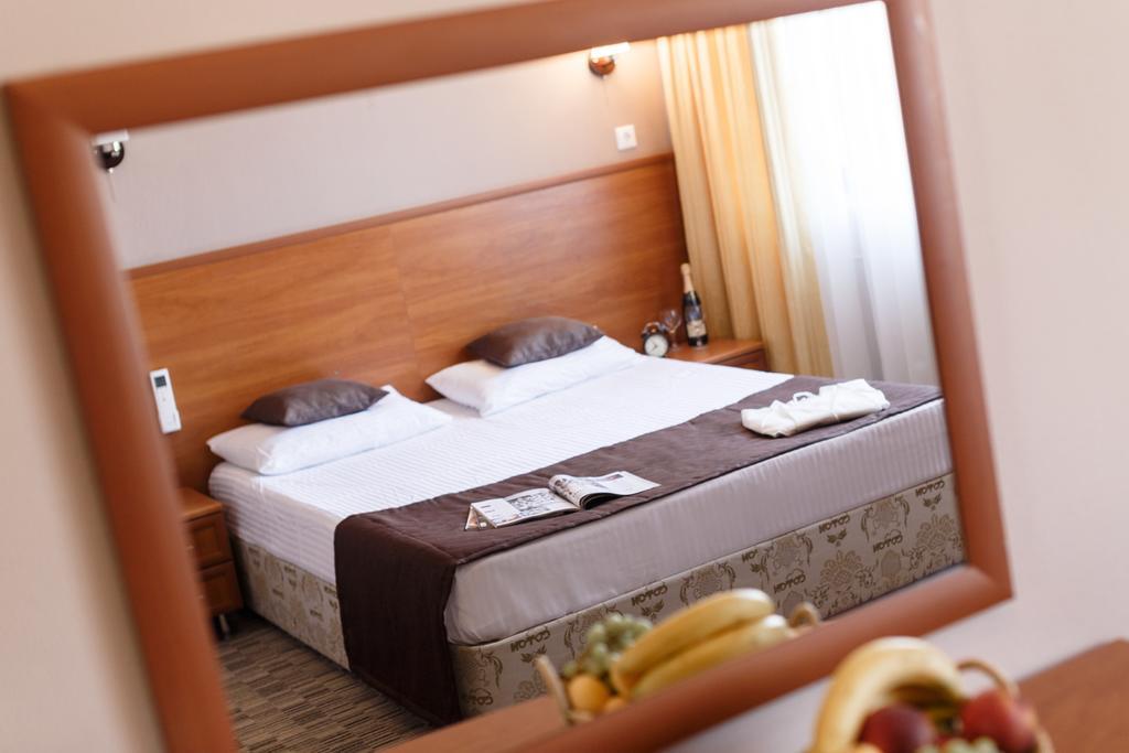 Raduzhny Hotel