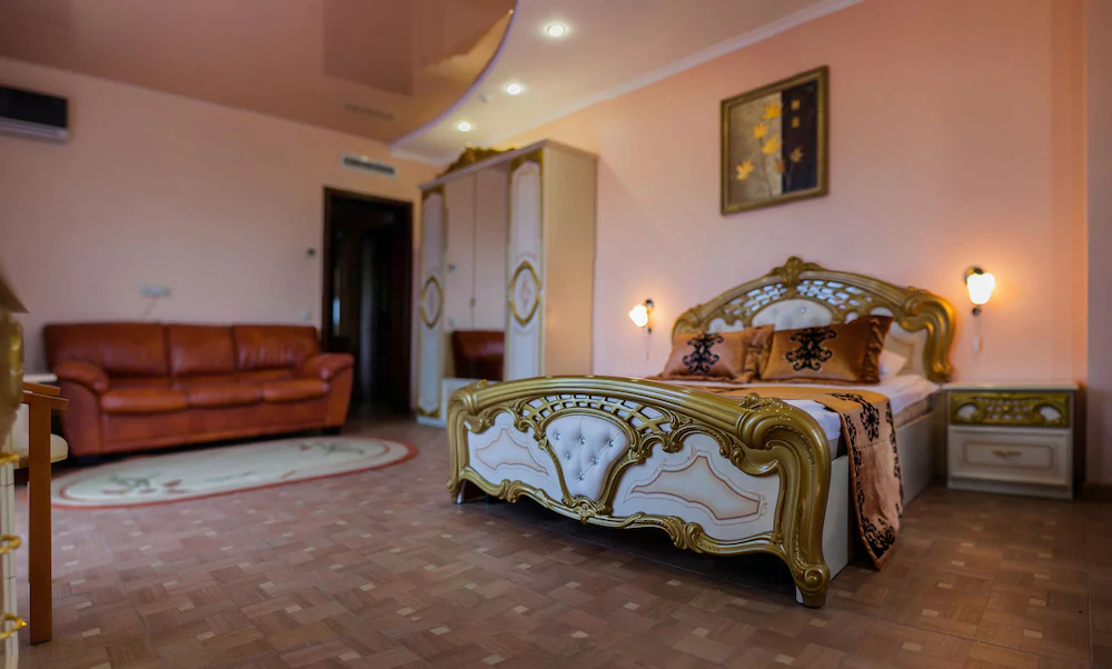 SM Royal Hotel