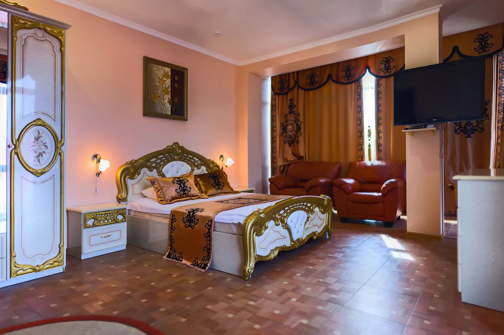 SM Royal Hotel