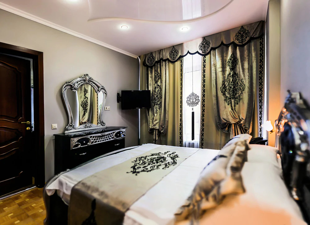 SM Royal Hotel