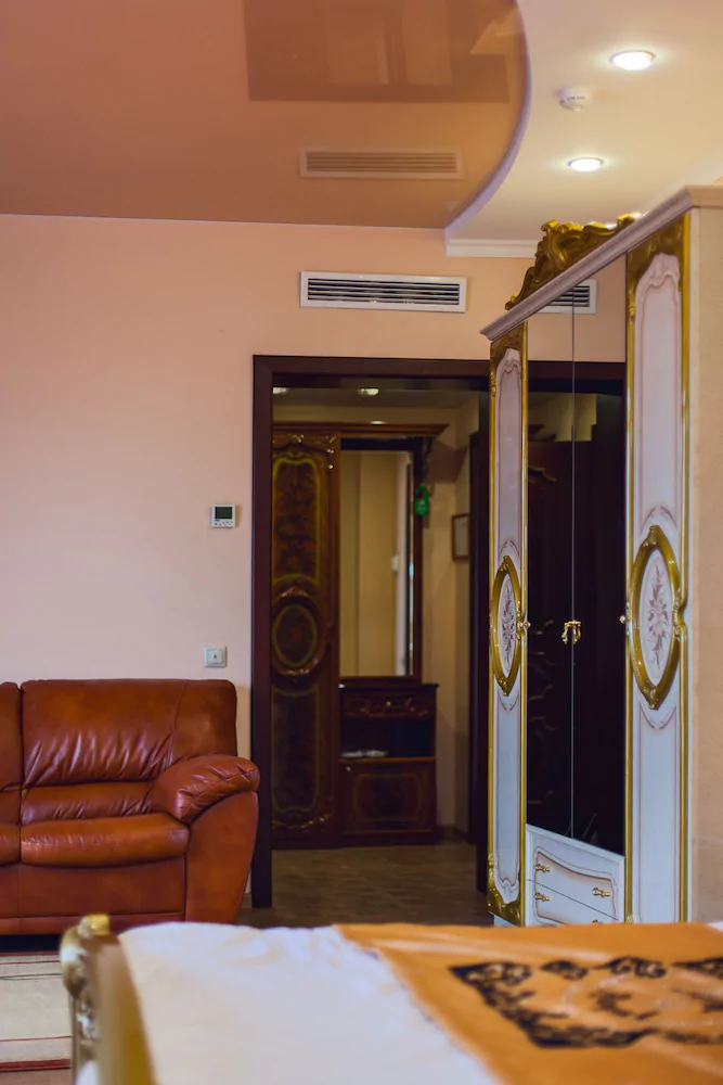 SM Royal Hotel