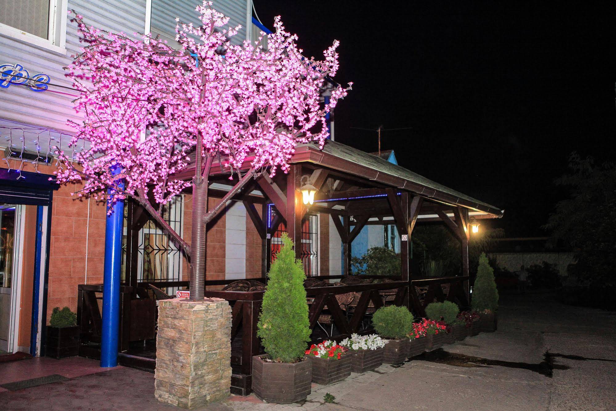 Magnolia Hotel