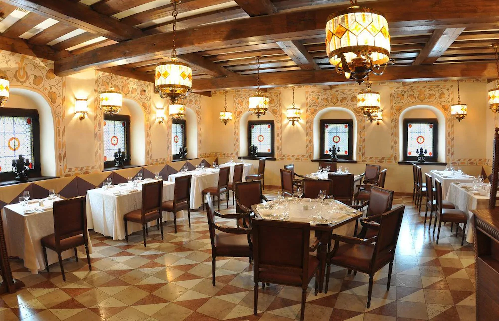 Hotel and Restaurant Dvor Podznoeva