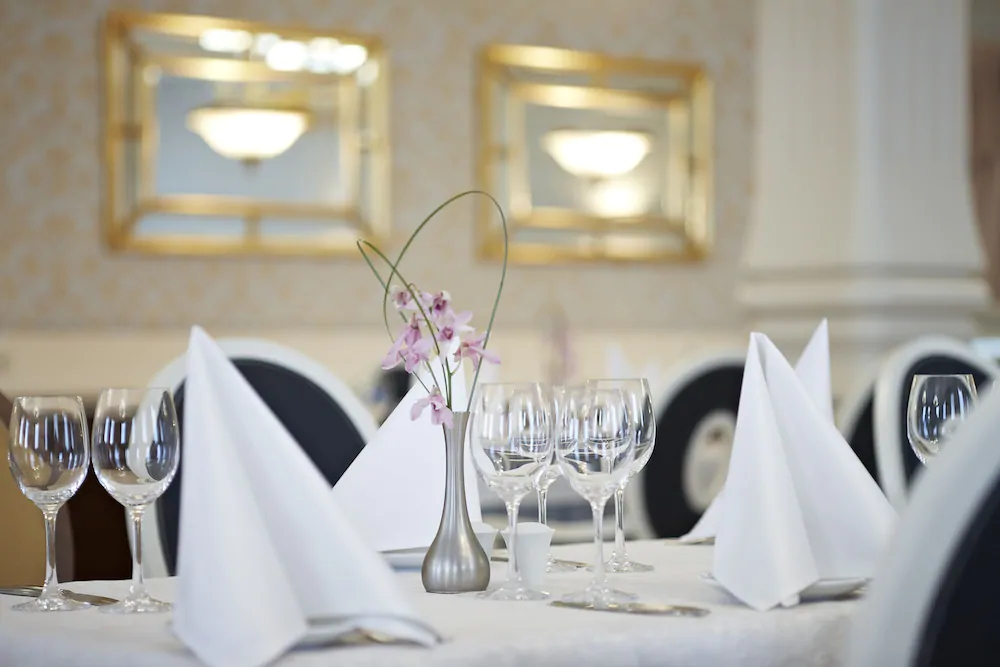 Hotel and Restaurant Dvor Podznoeva