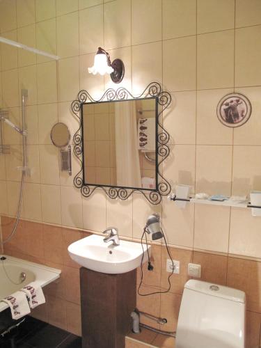 33 Amenities