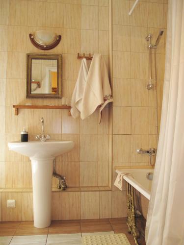 33 Amenities