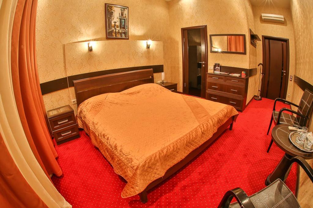 Alex Hotel on Marata 3