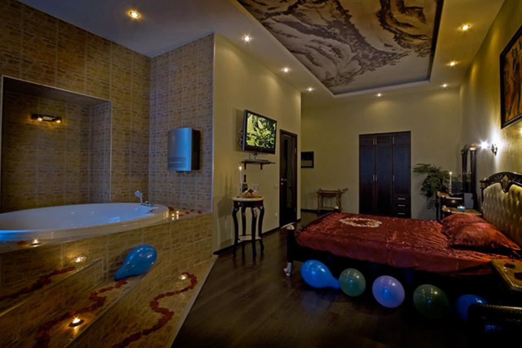 Alex Hotel on Marata 3