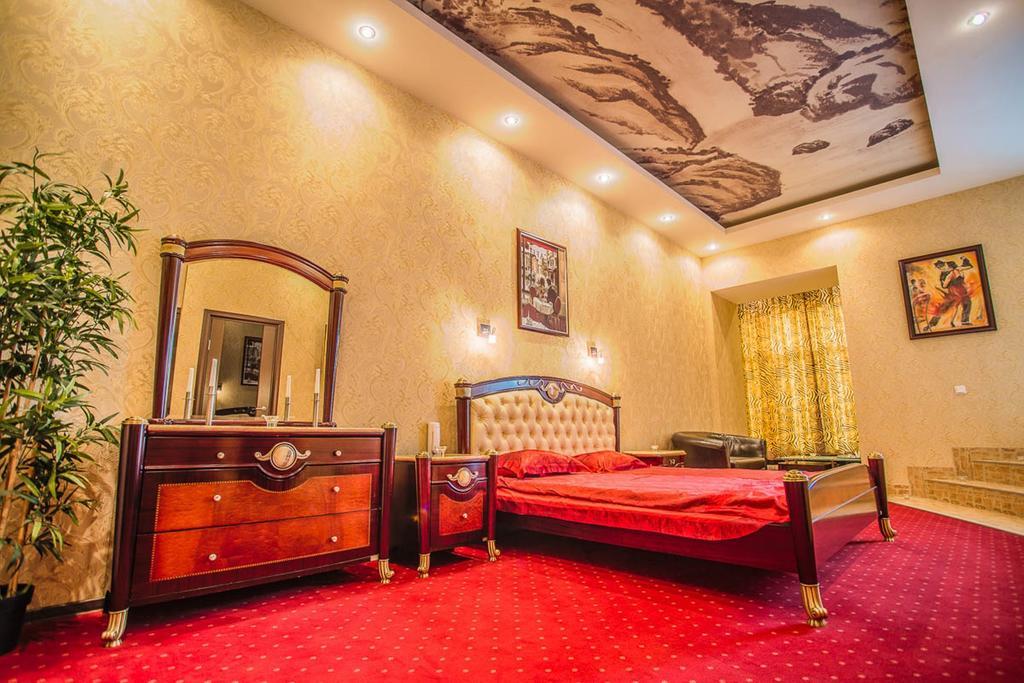 Alex Hotel on Marata 3